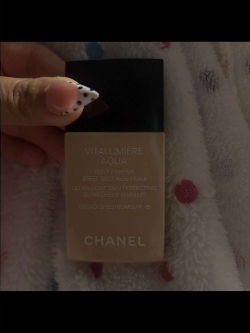CHANEL Vitalumière Aqua Foundation - Beige Shade with Black Cap